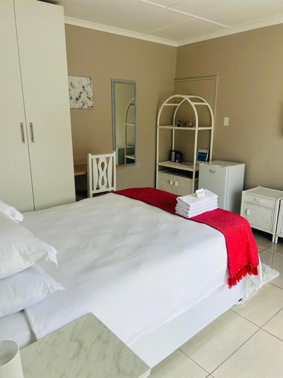 Hidden Bliss Guesthouse Ист-Лондон Номер фото